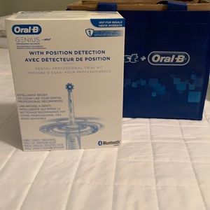 ORAL B GENIUS Electric Toothbrush NIB